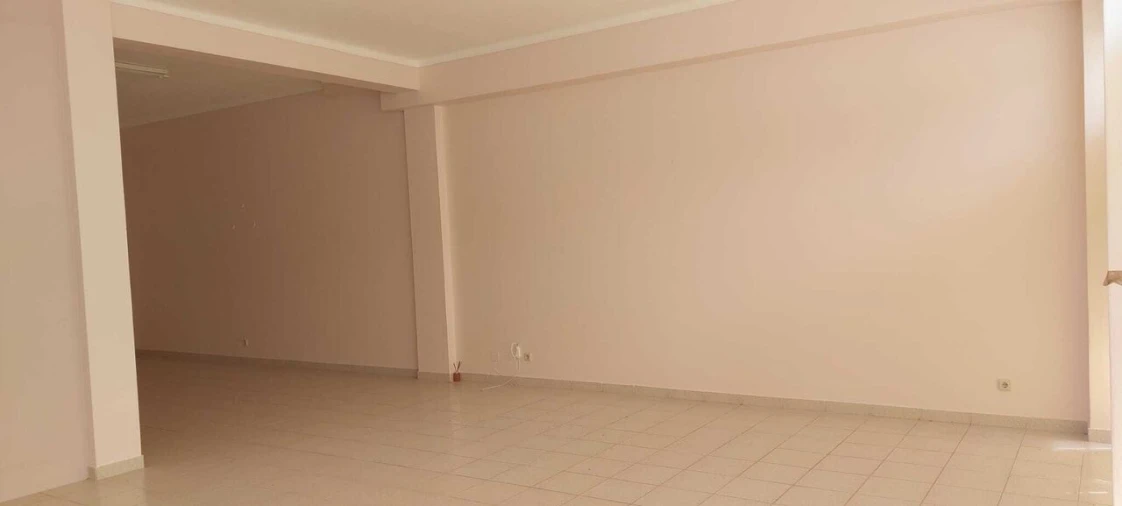 Loja para Venda em Vieira de Leiria Foto 4