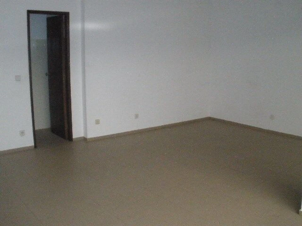 Loja para Venda em Monte Real e Carvide Foto 1