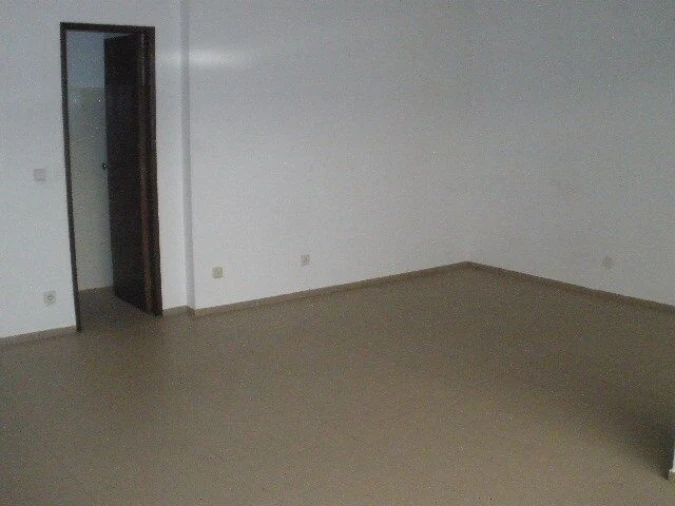 Loja para Venda em Monte Real e Carvide