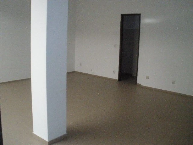 Loja para Venda em Monte Real e Carvide Foto 2