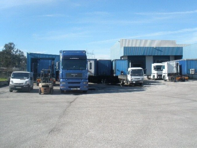 Armazém para Venda em Regueira de Pontes Foto 2