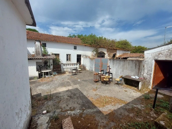 Moradia T3 para Venda em Salir de Matos Foto 9