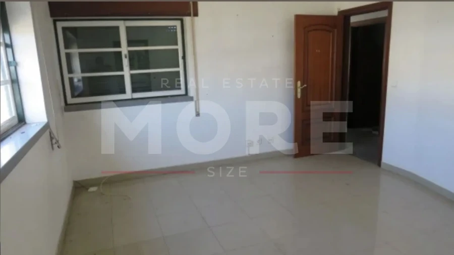 Moradia T4 para Venda em Assunção, Ajuda, Salvador e Santo Ildefonso Foto 4