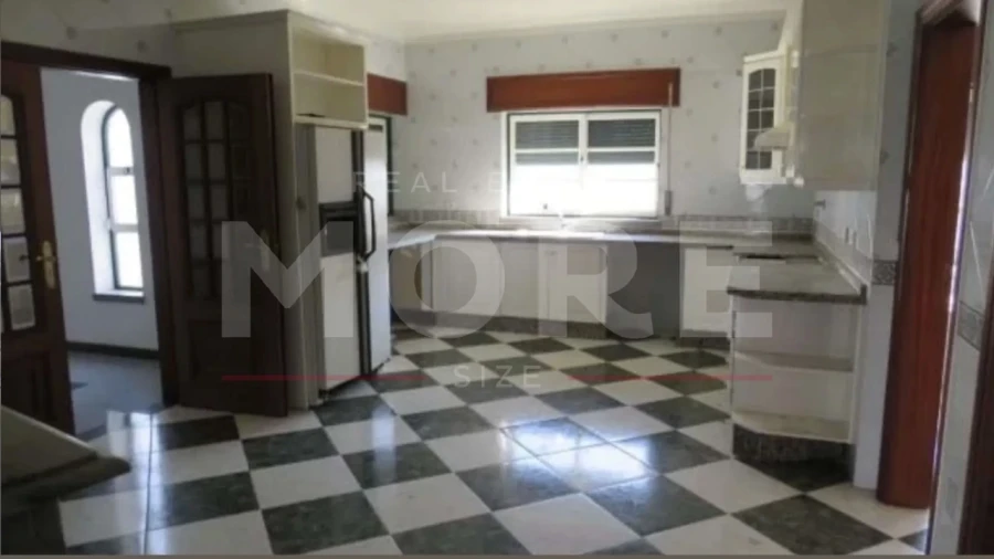 Moradia T4 para Venda em Assunção, Ajuda, Salvador e Santo Ildefonso Foto 8