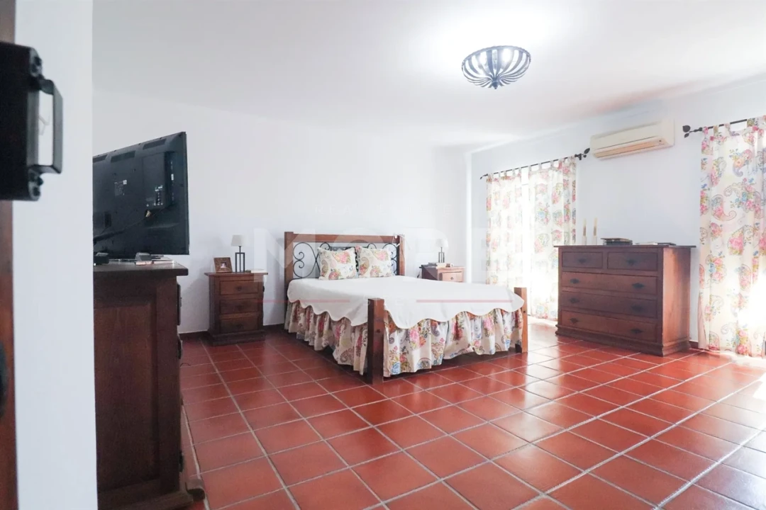 Moradia T4 para Venda em Viana do Alentejo Foto 12