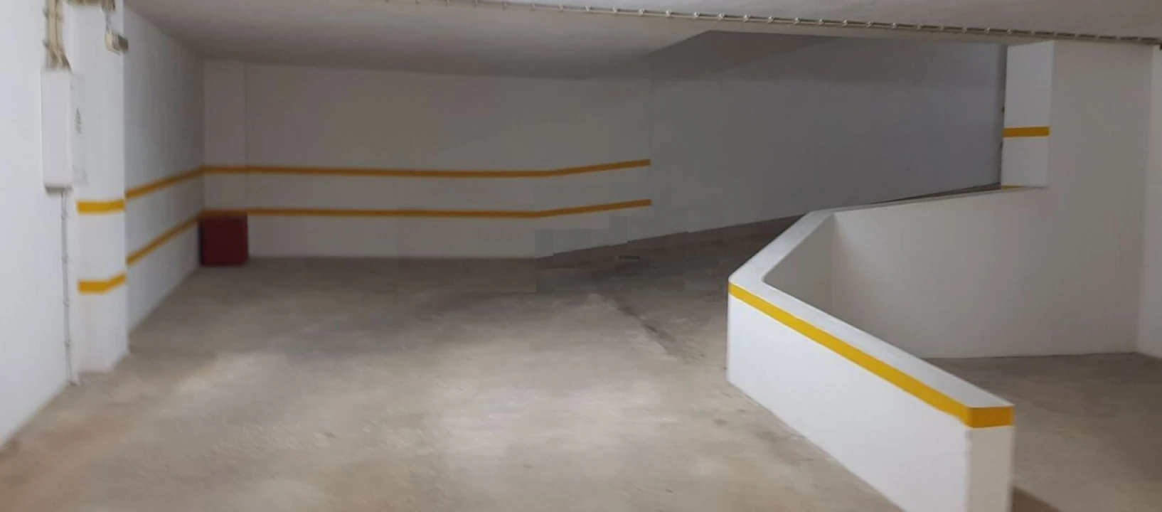 Garagem para Arrendamento em Armação de Pera Foto 2