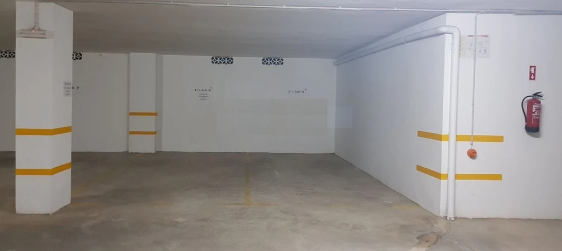 Garagem para Arrendamento em Armação de Pera