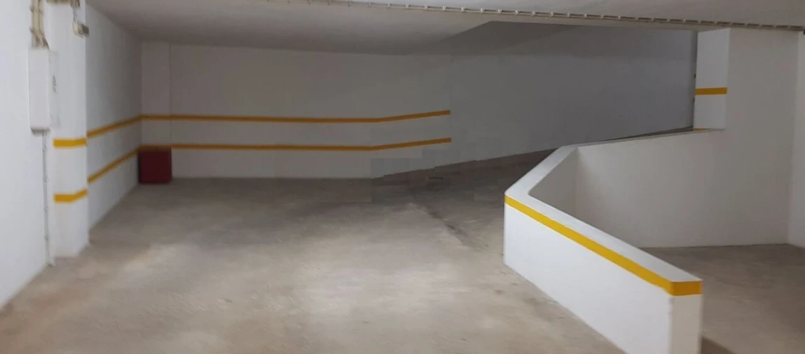 Garagem para Arrendamento em Armação de Pera Foto 2