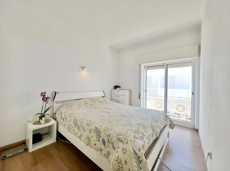 Moradia T5 para Venda em Armação de Pera Foto 9