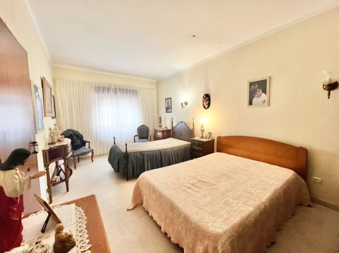 Moradia T5 para Venda em Armação de Pera Foto 12