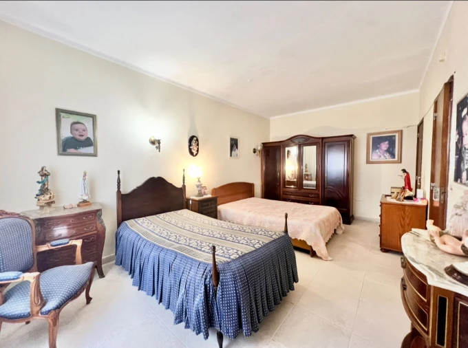 Moradia T5 para Venda em Armação de Pera Foto 13