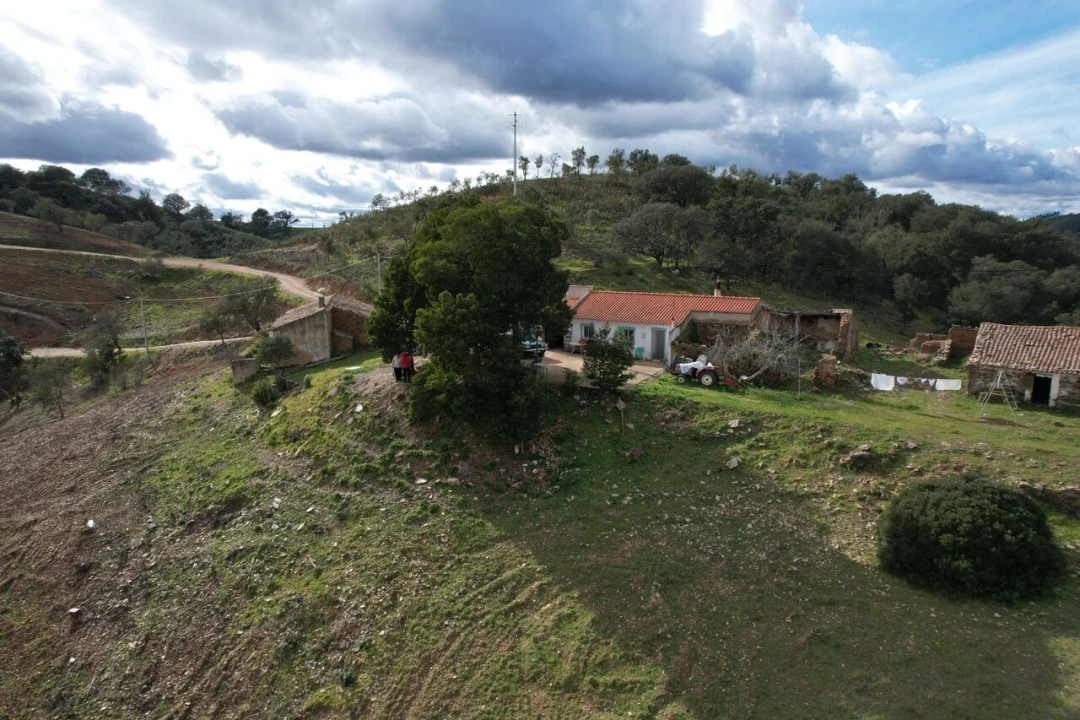 Moradia T4 para Venda em Santana da Serra Foto 2