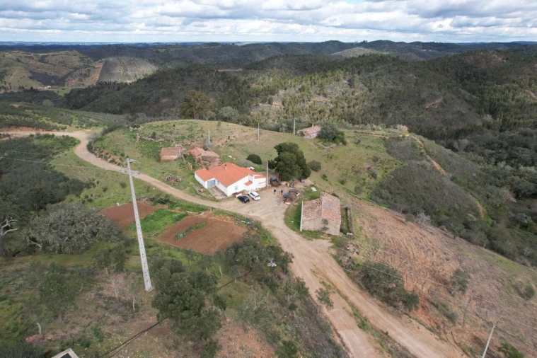 Moradia T4 para Venda em Santana da Serra Foto 1