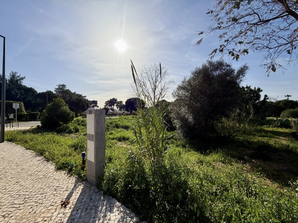 Terreno para Venda em Quarteira Foto 2