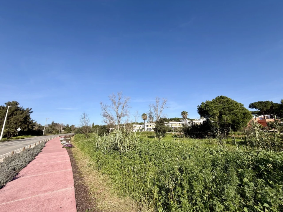 Terreno para Venda em Quarteira Foto 3