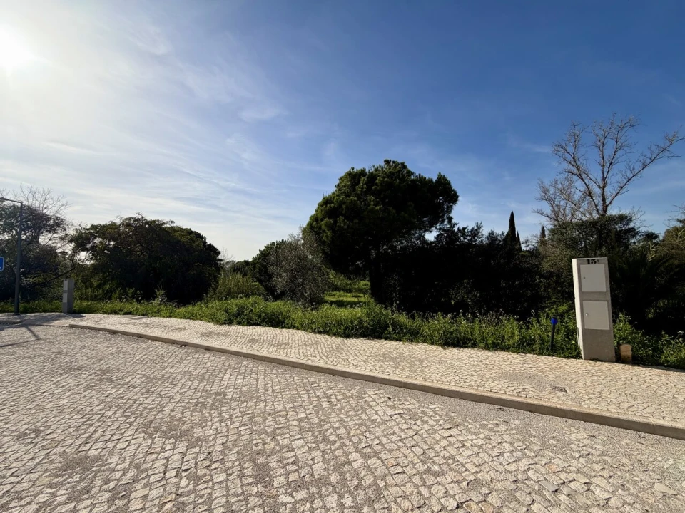 Terreno para Venda em Quarteira Foto 2