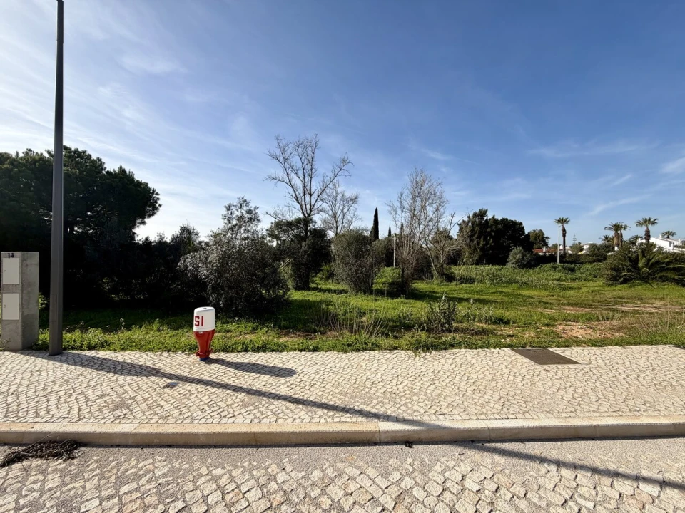 Terreno para Venda em Quarteira Foto 1