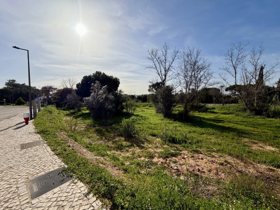 Terreno para Venda em Quarteira Foto 3