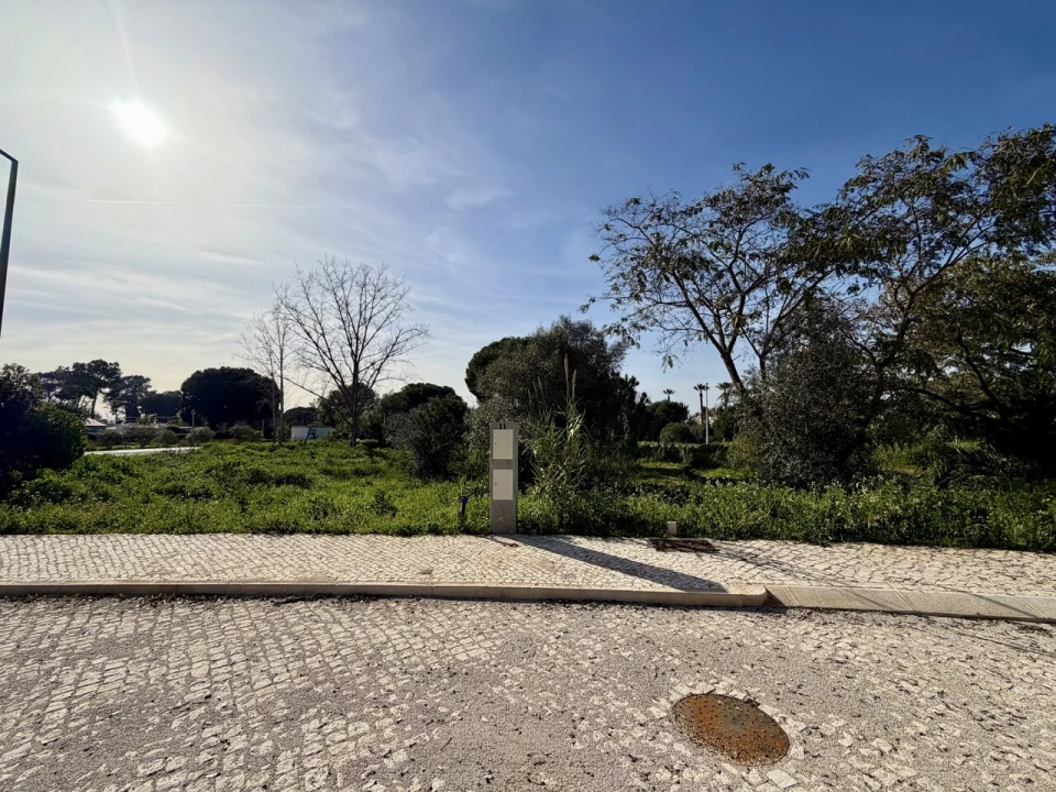 Terreno para Venda em Quarteira Foto 2