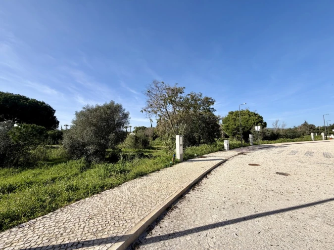 Terreno para Venda em Quarteira Foto 1