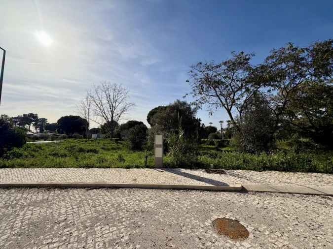 Terreno para Venda em Quarteira Foto 2