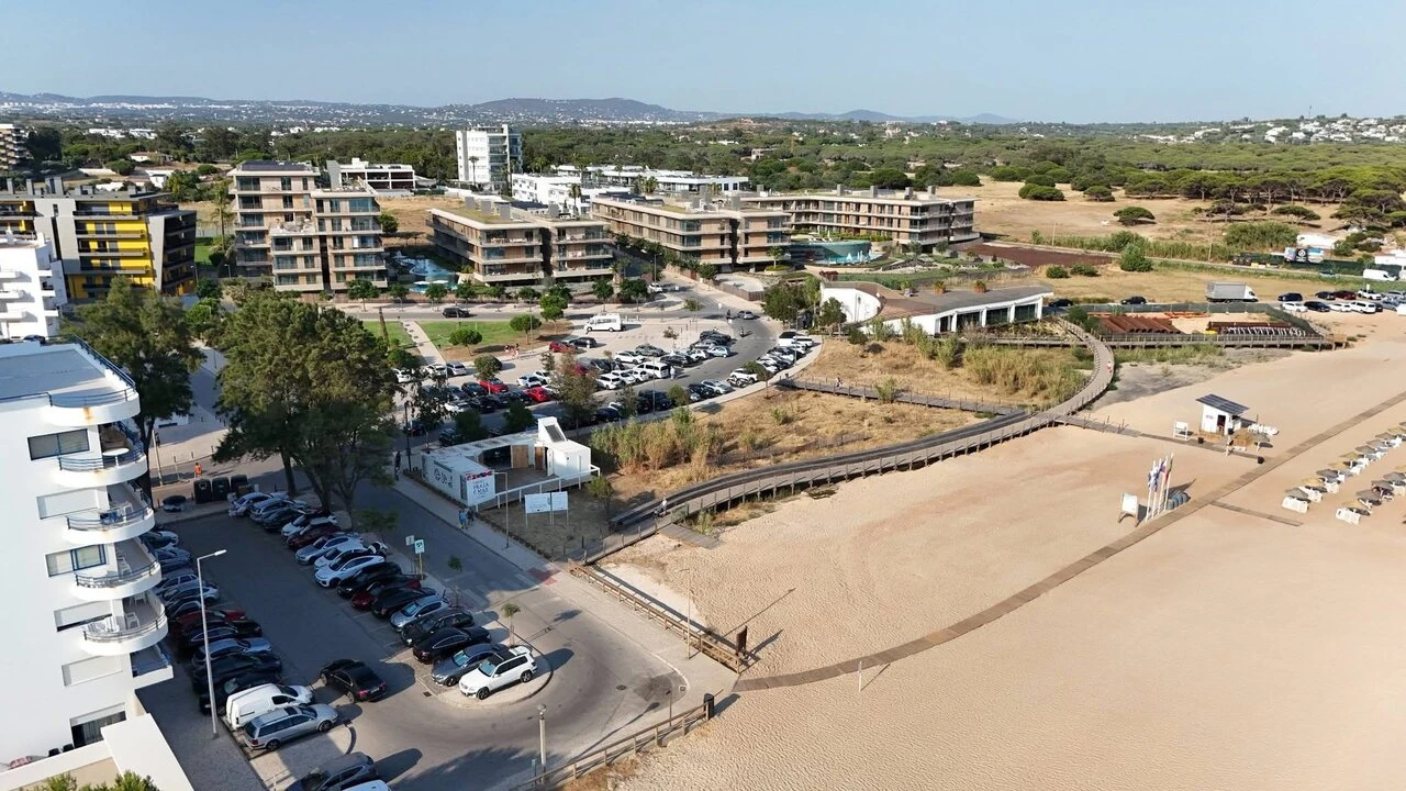 Apartamento T2 para Venda em Quarteira Foto 30