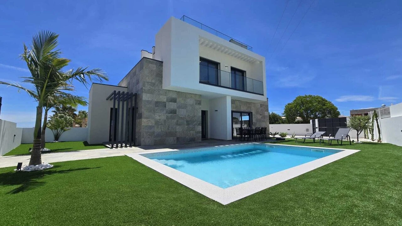Moradia T2 para Venda em Armação de Pera Foto 1