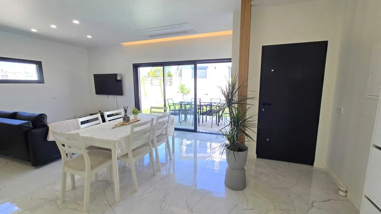 Moradia T2 para Venda em Armação de Pera Foto 12