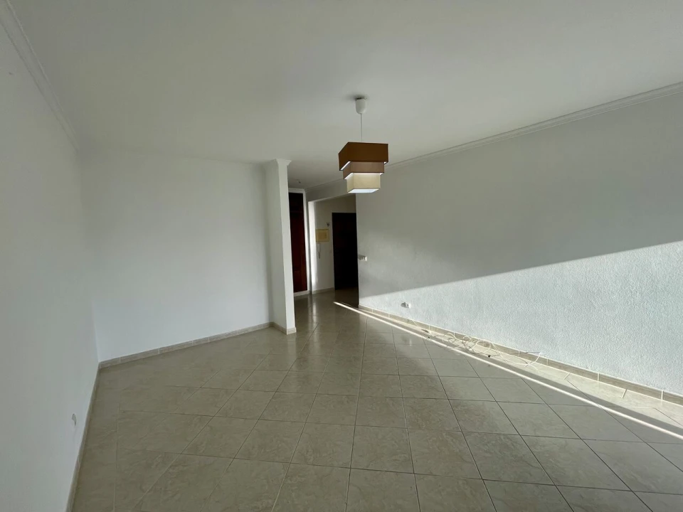 Apartamento T1 para Venda em Guia Foto 9
