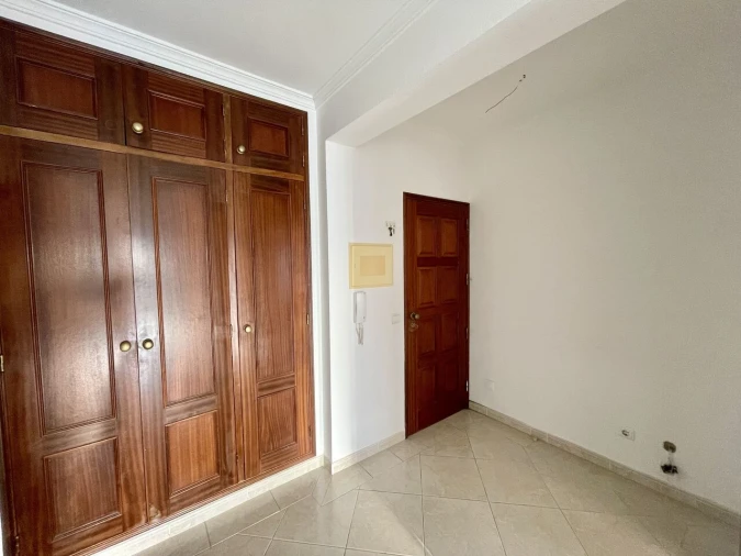 Apartamento T1 para Venda em Guia Foto 3
