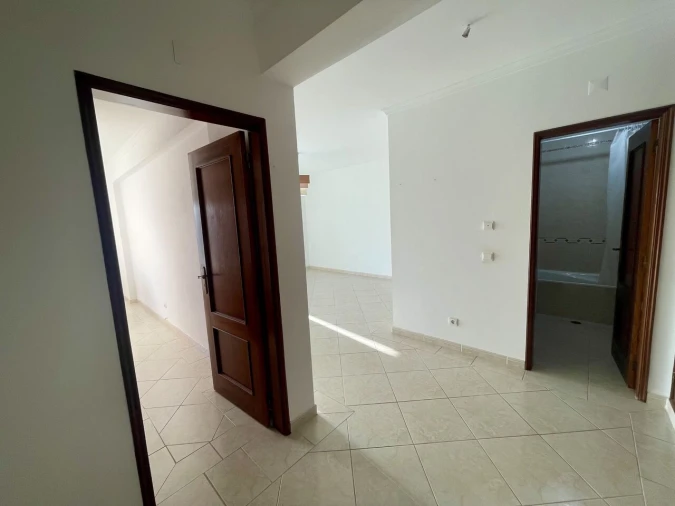 Apartamento T1 para Venda em Guia Foto 4