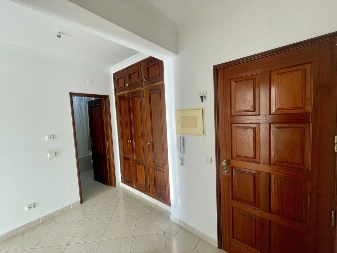 Apartamento T1 para Venda em Guia Foto 2