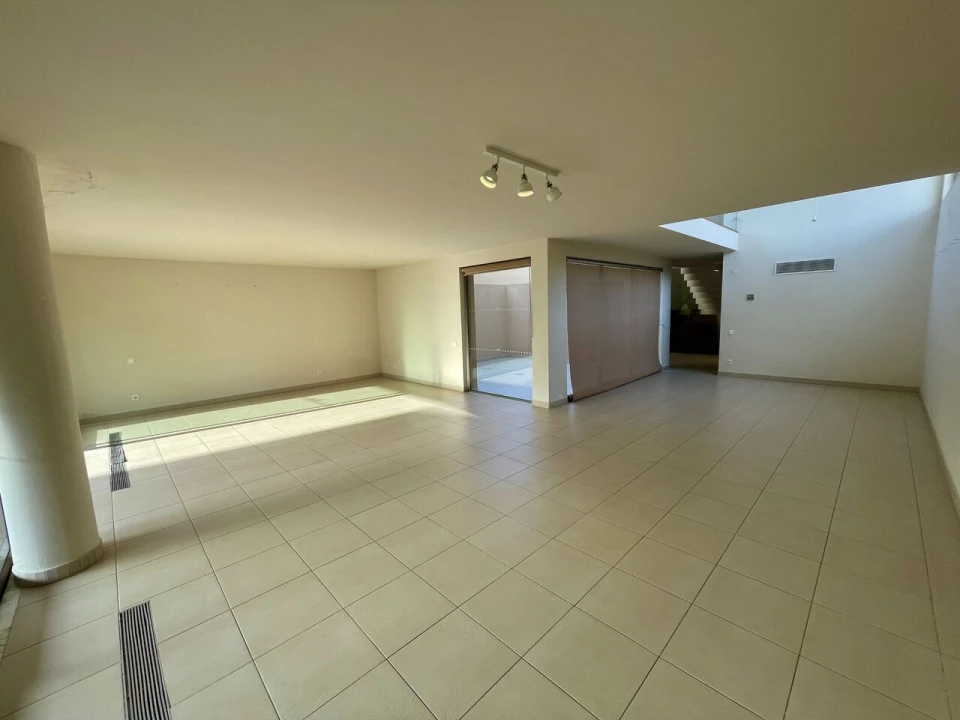 Moradia T4 para Venda em Guia Foto 8