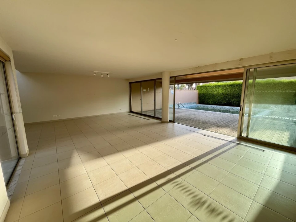 Moradia T4 para Venda em Guia Foto 9