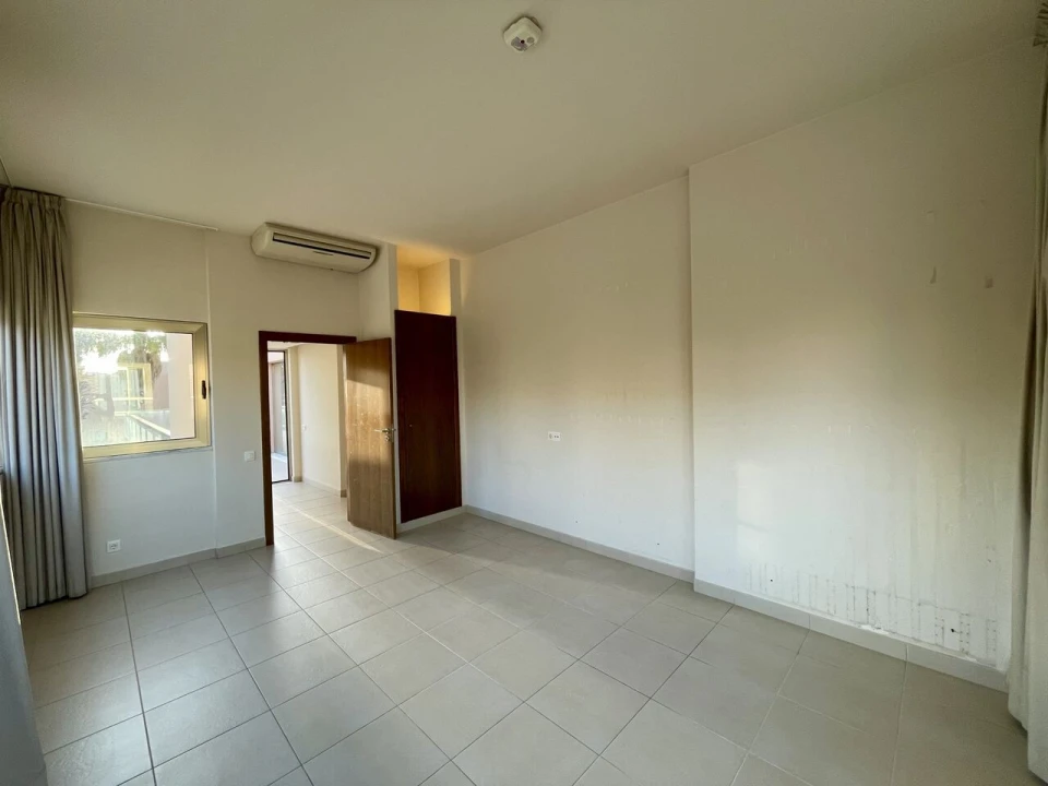 Moradia T4 para Venda em Guia Foto 20