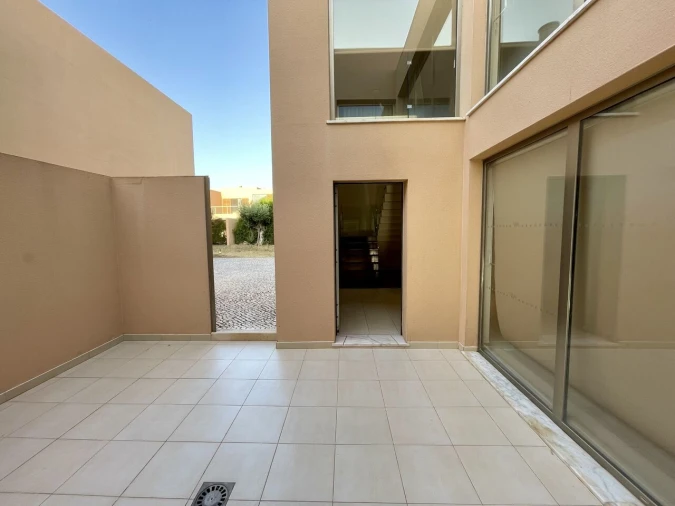 Moradia T4 para Venda em Guia Foto 3