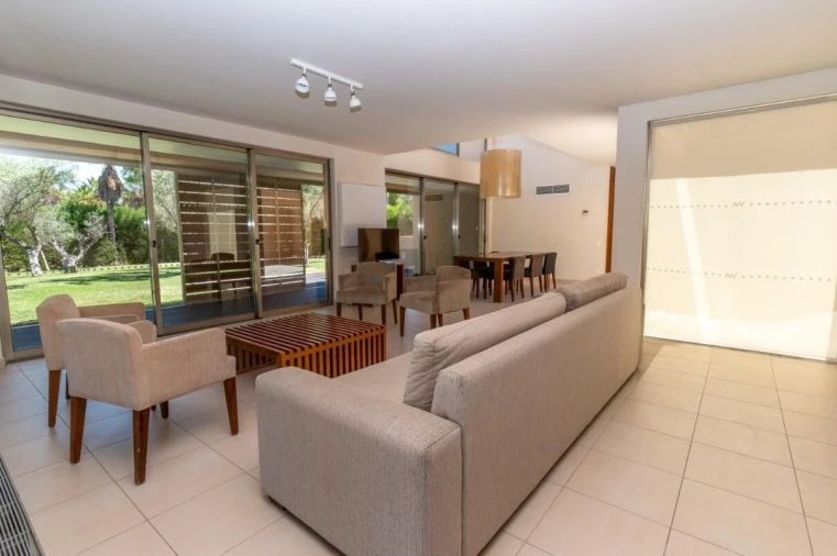 Moradia T3 para Venda em Guia Foto 8