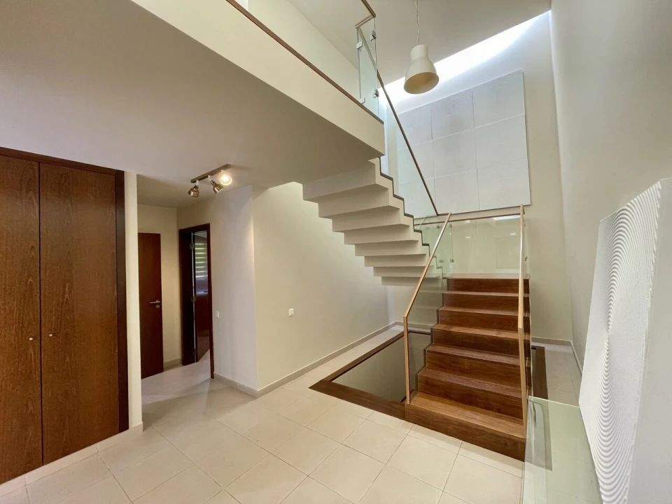 Moradia T4 para Venda em Guia Foto 3