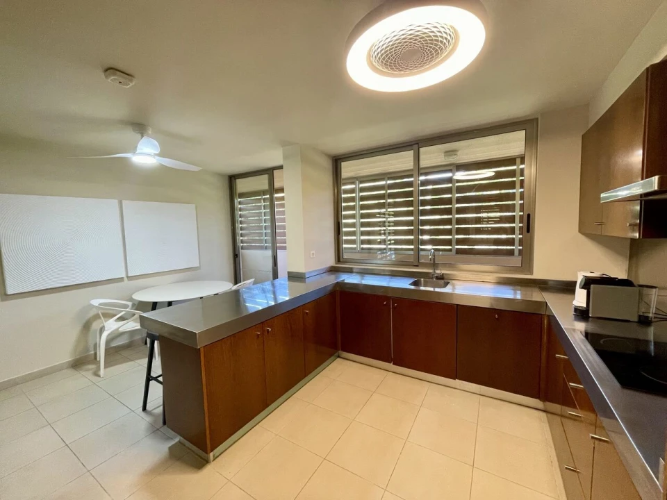 Moradia T4 para Venda em Guia Foto 6