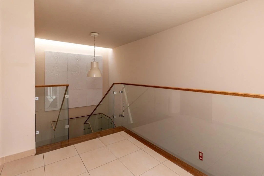 Moradia T4 para Venda em Guia Foto 16