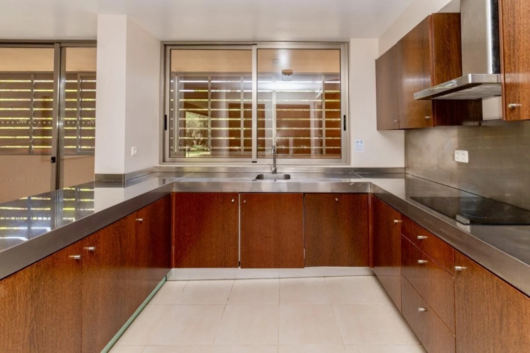 Moradia T4 para Venda em Guia Foto 4