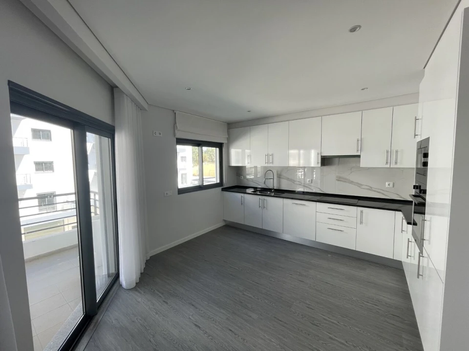 Apartamento T3 para Venda em Quelfes Foto 6
