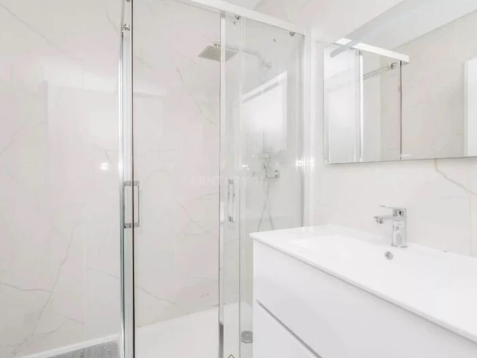 Apartamento T3 para Venda em Quelfes Foto 3