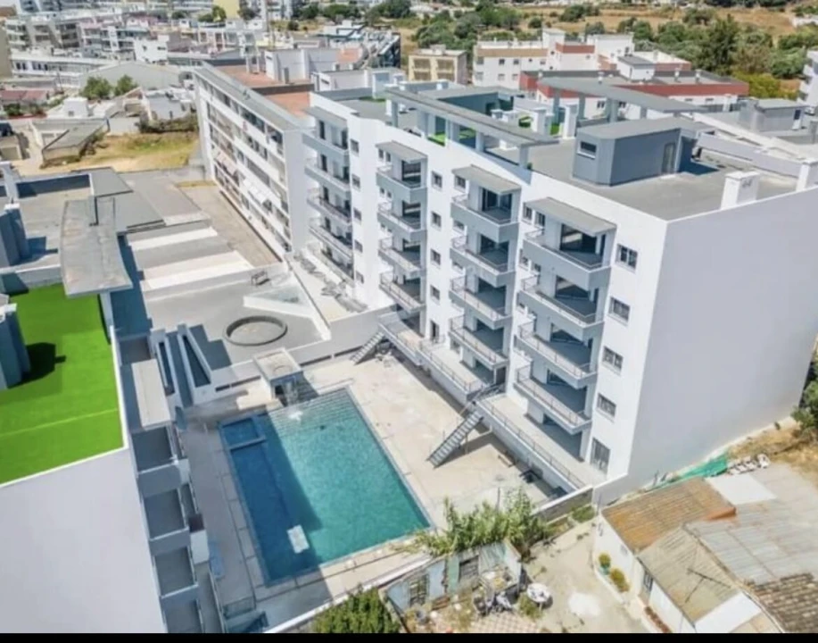 Apartamento T3 para Venda em Quelfes Foto 1