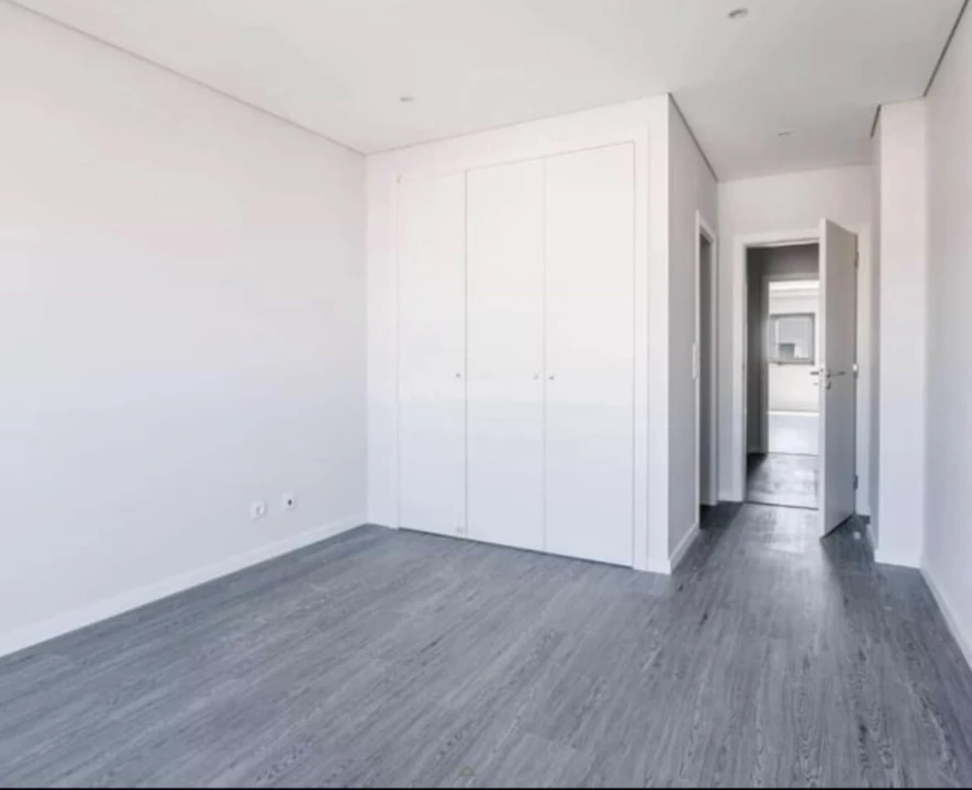 Apartamento T3 para Venda em Quelfes Foto 5