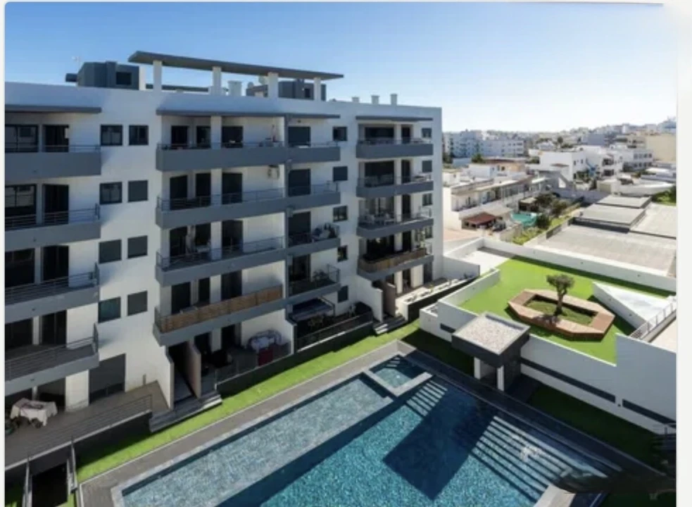 Apartamento T3 para Venda em Quelfes Foto 13