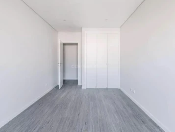 Apartamento T3 para Venda em Quelfes