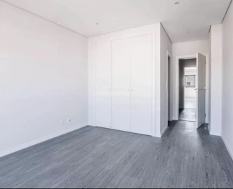 Apartamento T3 para Venda em Quelfes