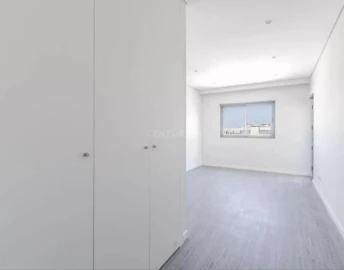 Apartamento T3 para Venda em Quelfes