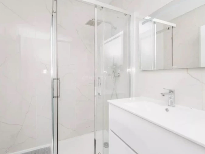 Apartamento T3 para Venda em Quelfes Foto 3